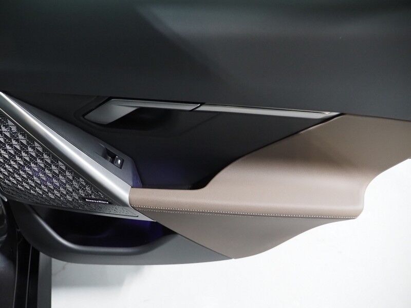 2025 BMW i5 eDrive40 Sedan *M SPORT PKG, DRIVING ASSIST PRO PKG, HEADS-UP DISPLAY, NAVIGATION, ADAPTIVE CRUISE, SAFETY ALERTS, MOONROOF, HEATED SEATS/STEERING, FULL LED LIGHTS, 20 INCH WHEELS, BOWERS & WILKINS, ANDROID & APPLE Round Rock TX