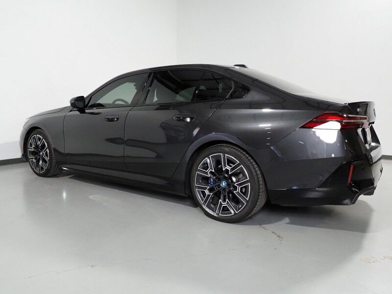 2025 BMW i5 eDrive40 Sedan *M SPORT PKG, DRIVING ASSIST PRO PKG, HEADS-UP DISPLAY, NAVIGATION, ADAPTIVE CRUISE, SAFETY ALERTS, MOONROOF, HEATED SEATS/STEERING, FULL LED LIGHTS, 20 INCH WHEELS, BOWERS & WILKINS, ANDROID & APPLE Round Rock TX