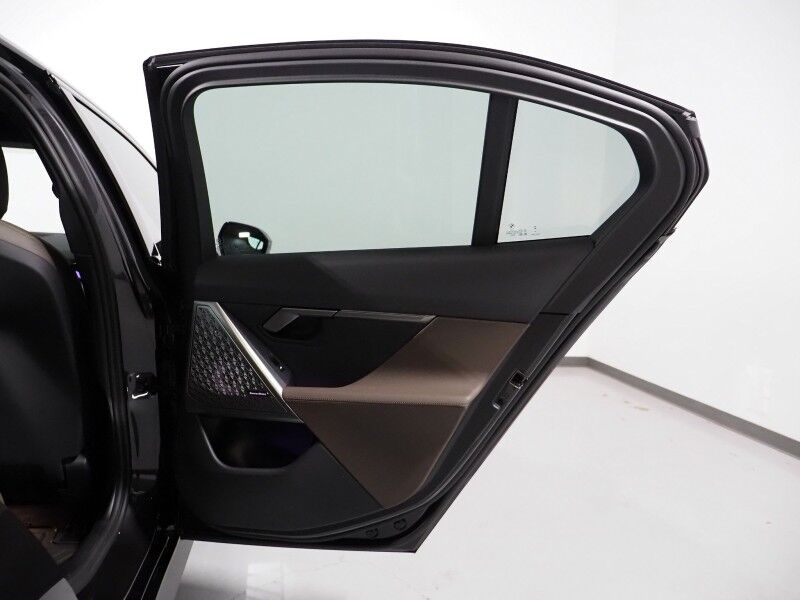 2025 BMW i5 eDrive40 Sedan *M SPORT PKG, DRIVING ASSIST PRO PKG, HEADS-UP DISPLAY, NAVIGATION, ADAPTIVE CRUISE, SAFETY ALERTS, MOONROOF, HEATED SEATS/STEERING, FULL LED LIGHTS, 20 INCH WHEELS, BOWERS & WILKINS, ANDROID & APPLE Round Rock TX