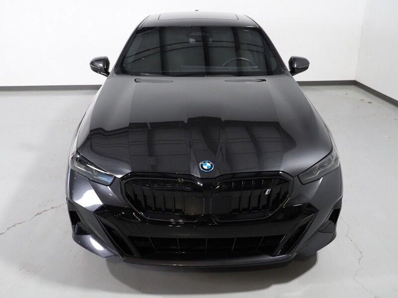 2025 BMW i5 eDrive40 Sedan *M SPORT PKG, DRIVING ASSIST PRO PKG, HEADS-UP DISPLAY, NAVIGATION, ADAPTIVE CRUISE, SAFETY ALERTS, MOONROOF, HEATED SEATS/STEERING, FULL LED LIGHTS, 20 INCH WHEELS, BOWERS & WILKINS, ANDROID & APPLE Round Rock TX
