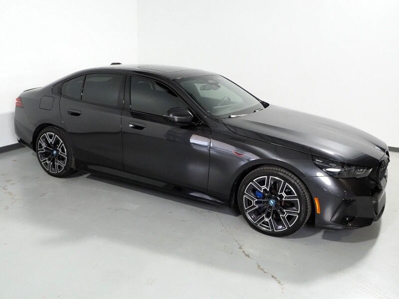 2025 BMW i5 eDrive40 Sedan *M SPORT PKG, DRIVING ASSIST PRO PKG, HEADS-UP DISPLAY, NAVIGATION, ADAPTIVE CRUISE, SAFETY ALERTS, MOONROOF, HEATED SEATS/STEERING, FULL LED LIGHTS, 20 INCH WHEELS, BOWERS & WILKINS, ANDROID & APPLE Round Rock TX