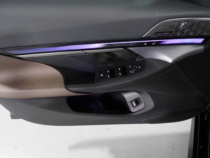 2025 BMW i5 eDrive40 Sedan *M SPORT PKG, DRIVING ASSIST PRO PKG, HEADS-UP DISPLAY, NAVIGATION, ADAPTIVE CRUISE, SAFETY ALERTS, MOONROOF, HEATED SEATS/STEERING, FULL LED LIGHTS, 20 INCH WHEELS, BOWERS & WILKINS, ANDROID & APPLE Round Rock TX