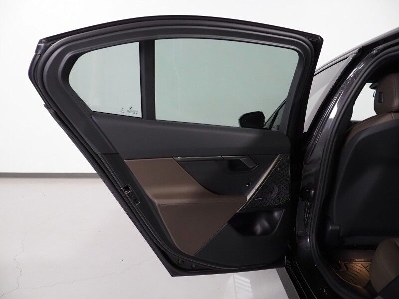 2025 BMW i5 eDrive40 Sedan *M SPORT PKG, DRIVING ASSIST PRO PKG, HEADS-UP DISPLAY, NAVIGATION, ADAPTIVE CRUISE, SAFETY ALERTS, MOONROOF, HEATED SEATS/STEERING, FULL LED LIGHTS, 20 INCH WHEELS, BOWERS & WILKINS, ANDROID & APPLE Round Rock TX