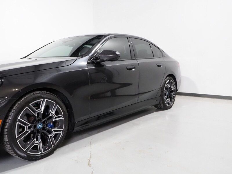 2025 BMW i5 eDrive40 Sedan *M SPORT PKG, DRIVING ASSIST PRO PKG, HEADS-UP DISPLAY, NAVIGATION, ADAPTIVE CRUISE, SAFETY ALERTS, MOONROOF, HEATED SEATS/STEERING, FULL LED LIGHTS, 20 INCH WHEELS, BOWERS & WILKINS, ANDROID & APPLE Round Rock TX