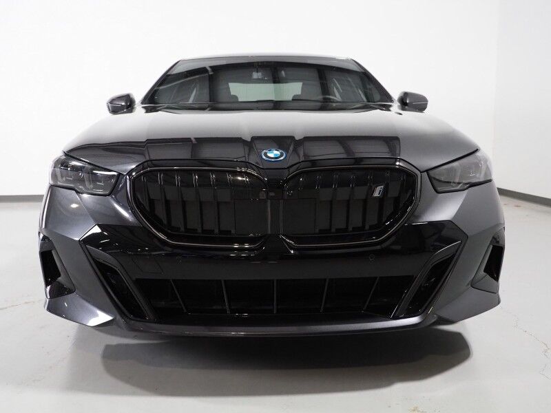 2025 BMW i5 eDrive40 Sedan *M SPORT PKG, DRIVING ASSIST PRO PKG, HEADS-UP DISPLAY, NAVIGATION, ADAPTIVE CRUISE, SAFETY ALERTS, MOONROOF, HEATED SEATS/STEERING, FULL LED LIGHTS, 20 INCH WHEELS, BOWERS & WILKINS, ANDROID & APPLE Round Rock TX