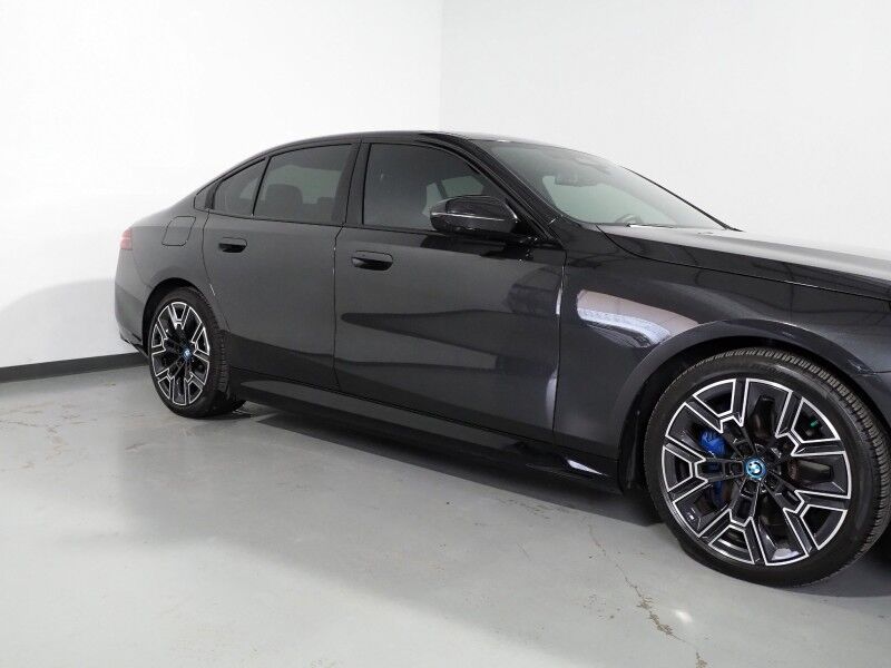 2025 BMW i5 eDrive40 Sedan *M SPORT PKG, DRIVING ASSIST PRO PKG, HEADS-UP DISPLAY, NAVIGATION, ADAPTIVE CRUISE, SAFETY ALERTS, MOONROOF, HEATED SEATS/STEERING, FULL LED LIGHTS, 20 INCH WHEELS, BOWERS & WILKINS, ANDROID & APPLE Round Rock TX