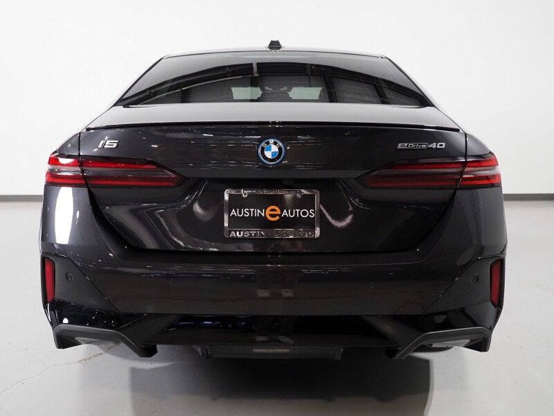 2025 BMW i5 eDrive40 Sedan *M SPORT PKG, DRIVING ASSIST PRO PKG, HEADS-UP DISPLAY, NAVIGATION, ADAPTIVE CRUISE, SAFETY ALERTS, MOONROOF, HEATED SEATS/STEERING, FULL LED LIGHTS, 20 INCH WHEELS, BOWERS & WILKINS, ANDROID & APPLE Round Rock TX