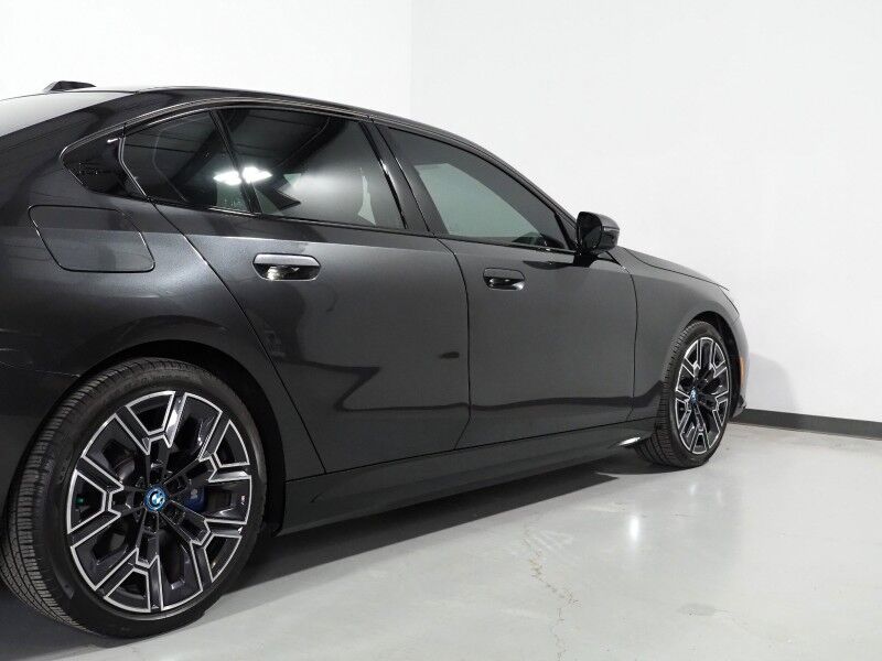2025 BMW i5 eDrive40 Sedan *M SPORT PKG, DRIVING ASSIST PRO PKG, HEADS-UP DISPLAY, NAVIGATION, ADAPTIVE CRUISE, SAFETY ALERTS, MOONROOF, HEATED SEATS/STEERING, FULL LED LIGHTS, 20 INCH WHEELS, BOWERS & WILKINS, ANDROID & APPLE Round Rock TX