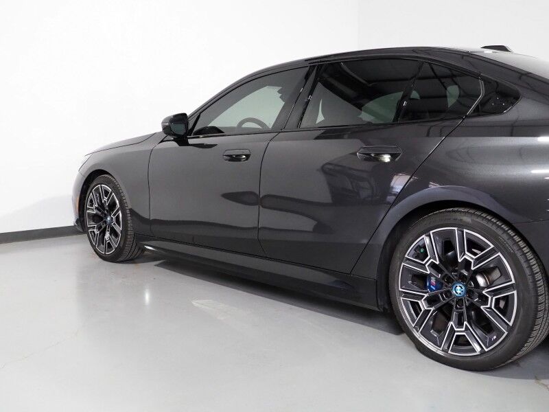 2025 BMW i5 eDrive40 Sedan *M SPORT PKG, DRIVING ASSIST PRO PKG, HEADS-UP DISPLAY, NAVIGATION, ADAPTIVE CRUISE, SAFETY ALERTS, MOONROOF, HEATED SEATS/STEERING, FULL LED LIGHTS, 20 INCH WHEELS, BOWERS & WILKINS, ANDROID & APPLE Round Rock TX