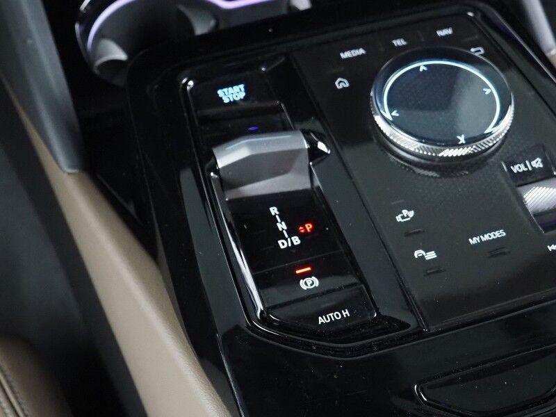 2025 BMW i5 eDrive40 Sedan *M SPORT PKG, DRIVING ASSIST PRO PKG, HEADS-UP DISPLAY, NAVIGATION, ADAPTIVE CRUISE, SAFETY ALERTS, MOONROOF, HEATED SEATS/STEERING, FULL LED LIGHTS, 20 INCH WHEELS, BOWERS & WILKINS, ANDROID & APPLE Round Rock TX