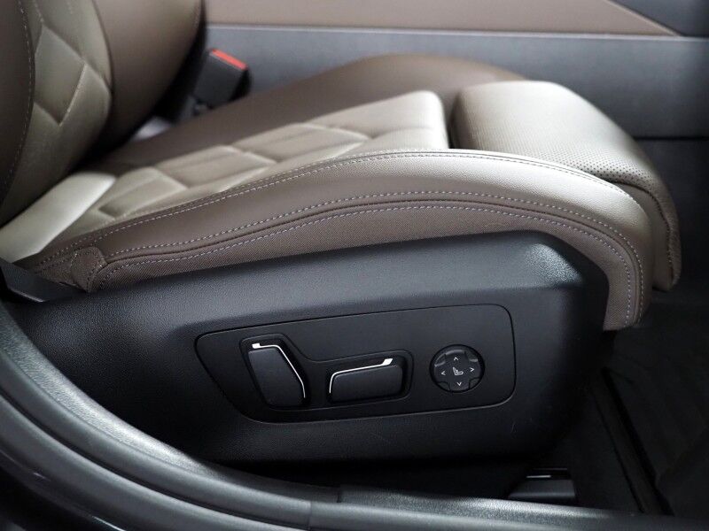 2025 BMW i5 eDrive40 Sedan *M SPORT PKG, DRIVING ASSIST PRO PKG, HEADS-UP DISPLAY, NAVIGATION, ADAPTIVE CRUISE, SAFETY ALERTS, MOONROOF, HEATED SEATS/STEERING, FULL LED LIGHTS, 20 INCH WHEELS, BOWERS & WILKINS, ANDROID & APPLE Round Rock TX