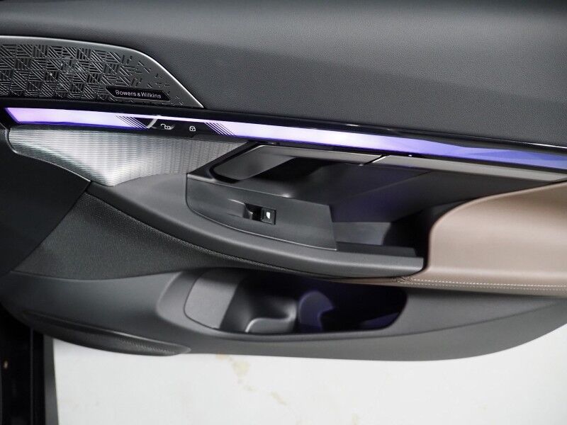 2025 BMW i5 eDrive40 Sedan *M SPORT PKG, DRIVING ASSIST PRO PKG, HEADS-UP DISPLAY, NAVIGATION, ADAPTIVE CRUISE, SAFETY ALERTS, MOONROOF, HEATED SEATS/STEERING, FULL LED LIGHTS, 20 INCH WHEELS, BOWERS & WILKINS, ANDROID & APPLE Round Rock TX