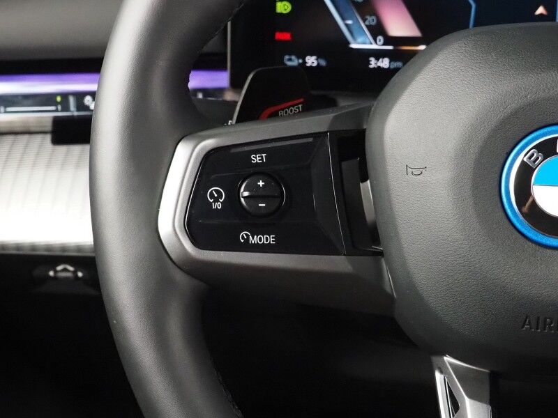 2025 BMW i5 eDrive40 Sedan *M SPORT PKG, DRIVING ASSIST PRO PKG, HEADS-UP DISPLAY, NAVIGATION, ADAPTIVE CRUISE, SAFETY ALERTS, MOONROOF, HEATED SEATS/STEERING, FULL LED LIGHTS, 20 INCH WHEELS, BOWERS & WILKINS, ANDROID & APPLE Round Rock TX