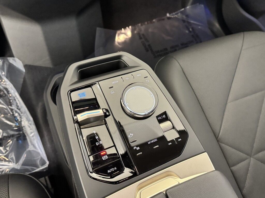 2025 BMW iX xDrive50 Sport w/Driving Assist Pro Maumee OH