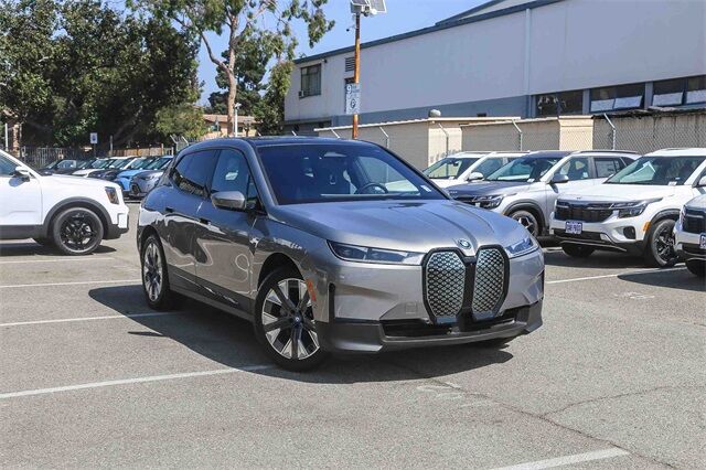 2025 BMW iX xDrive50