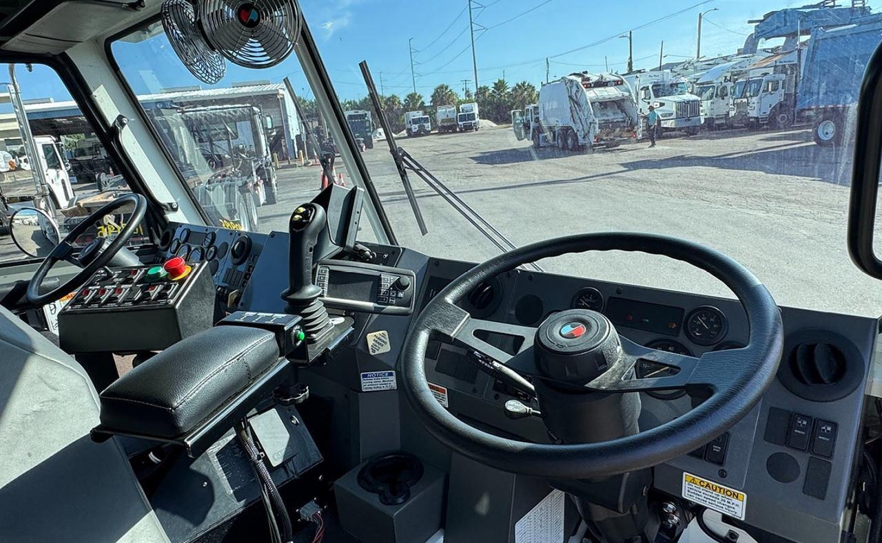 2025 Battle Motors LET 2 31 Yard Pac Tech Side Loader Garbage Truck Tampa FL