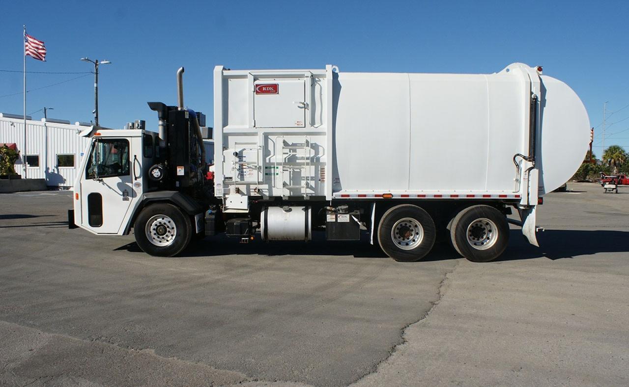2025 Battle Motors LET 2 31 Yard Pac Tech Side Loader Garbage Truck Tampa FL