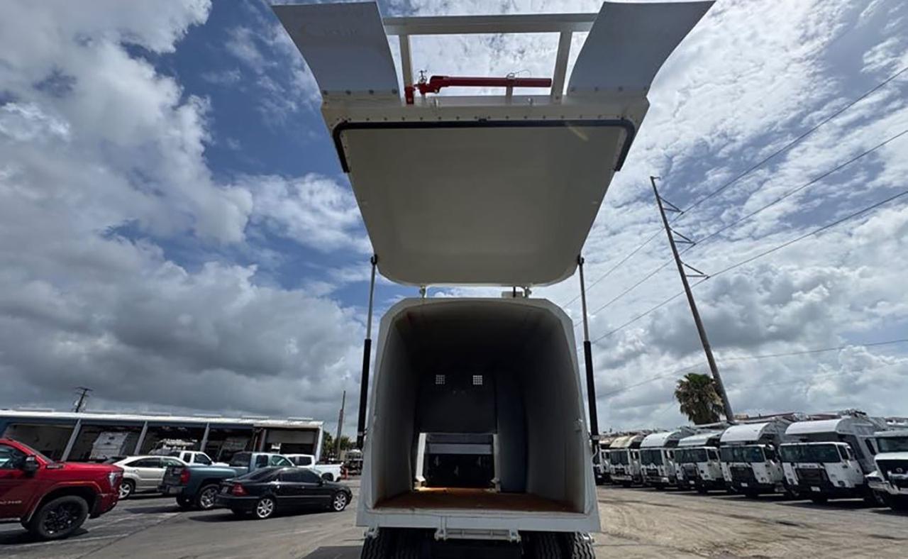 2025 Battle Motors LET 2 31 Yard Pac Tech Side Loader Garbage Truck Tampa FL