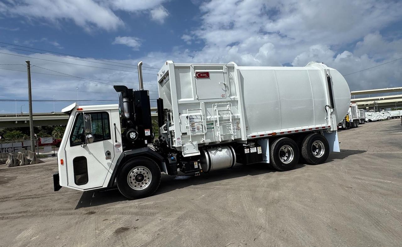 2025 Battle Motors LET 2 31 Yard Pac Tech Side Loader Garbage Truck Tampa FL