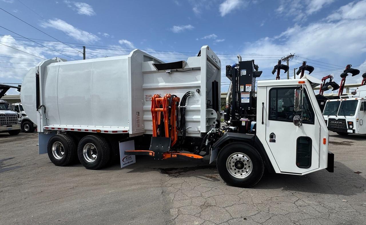 2025 Battle Motors LET 2 31 Yard Pac Tech Side Loader Garbage Truck Tampa FL