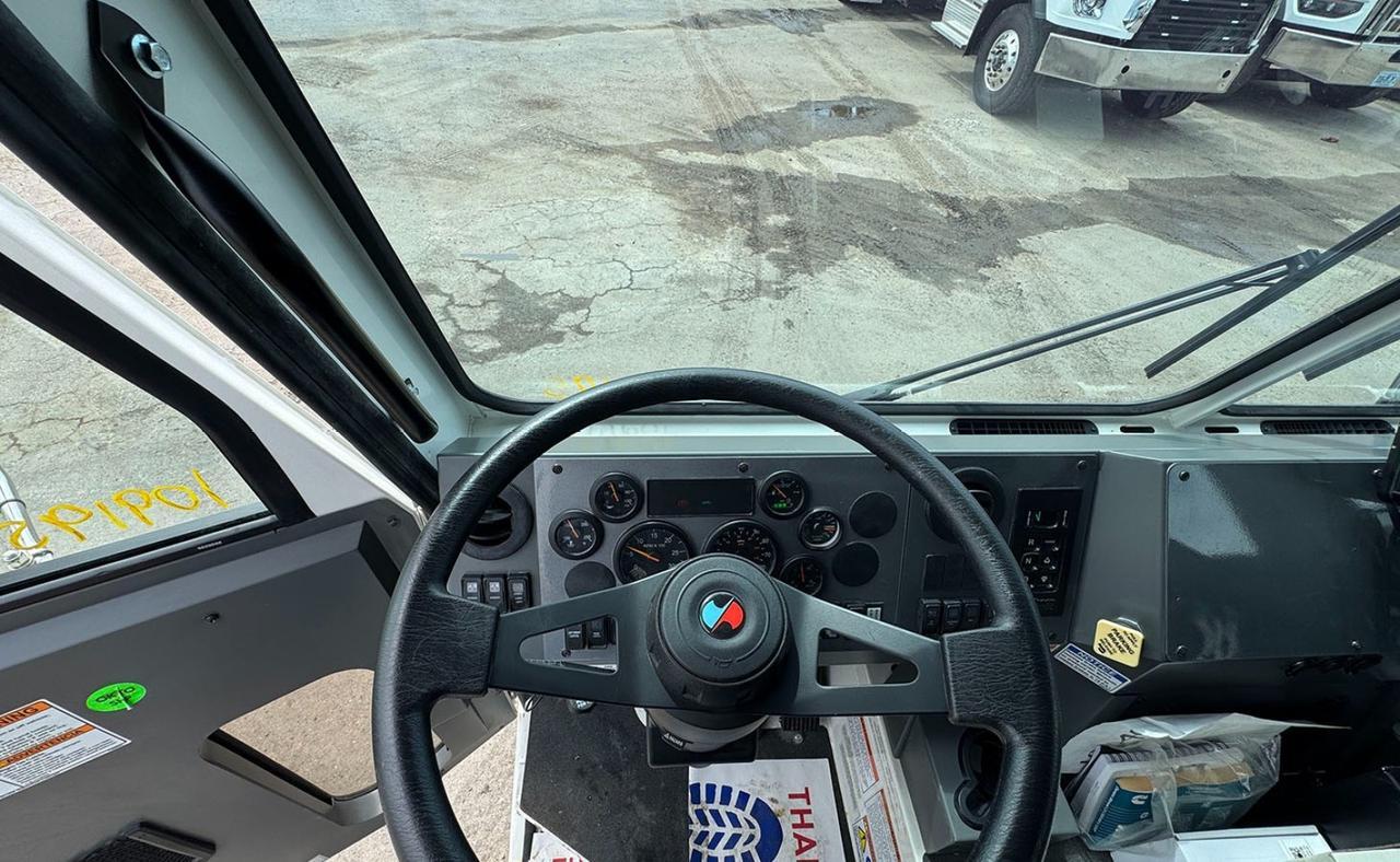 2025 Battle Motors LET 2 31 Yard Pac Tech Side Loader Garbage Truck Tampa FL