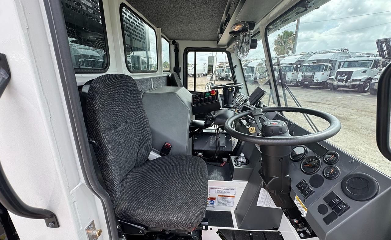 2025 Battle Motors LET 2 31 Yard Pac Tech Side Loader Garbage Truck Tampa FL