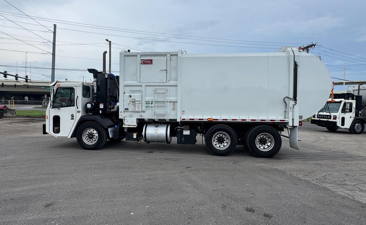 2025 Battle Motors LET 2 31 Yard Pac Tech Side Loader Garbage Truck