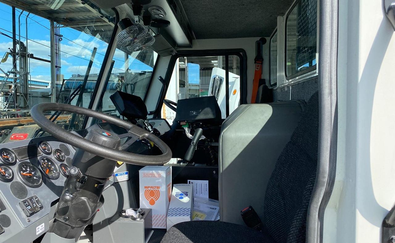 2025 Battle Motors LET 2 31 Yard Pac Tech Side Loader Garbage Truck Tampa FL