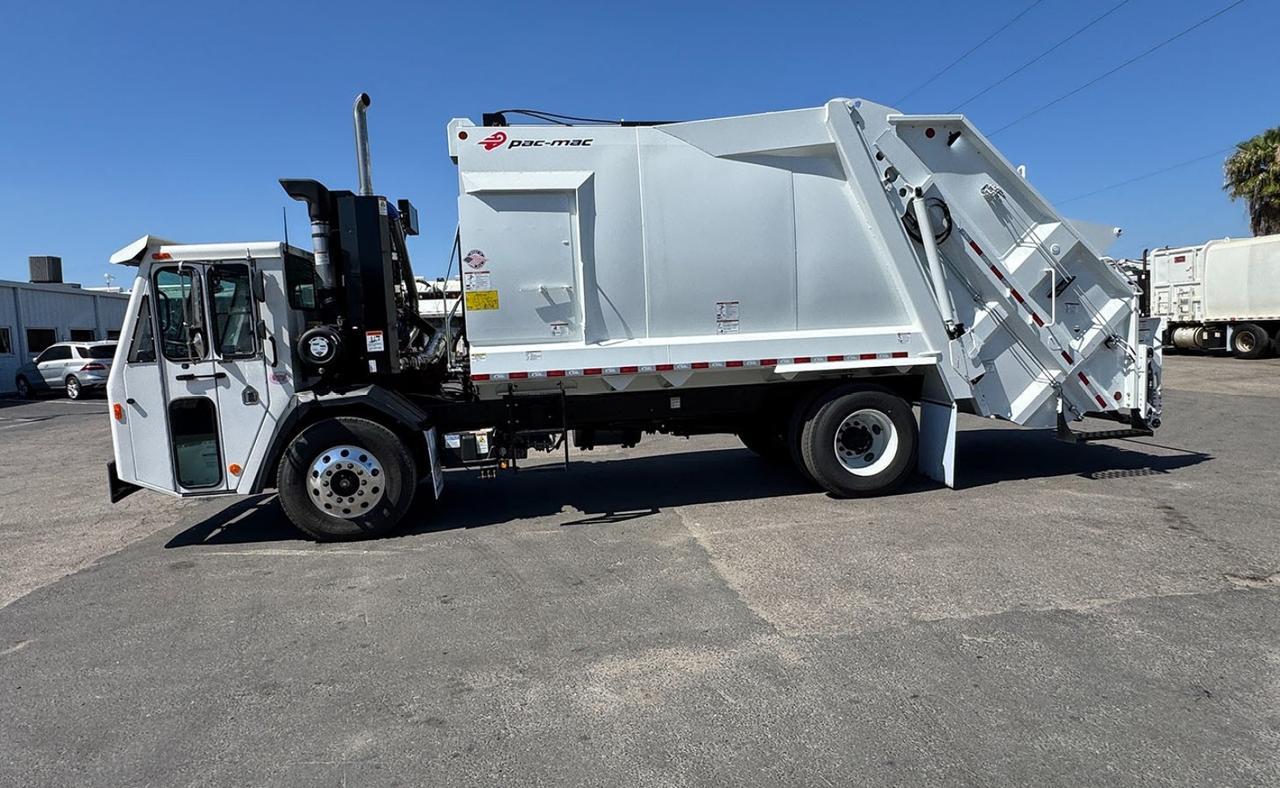 2025 Battle Motors STRIKER 20 yard Pac-Mac Rear Loader Garbage Truck Tampa FL