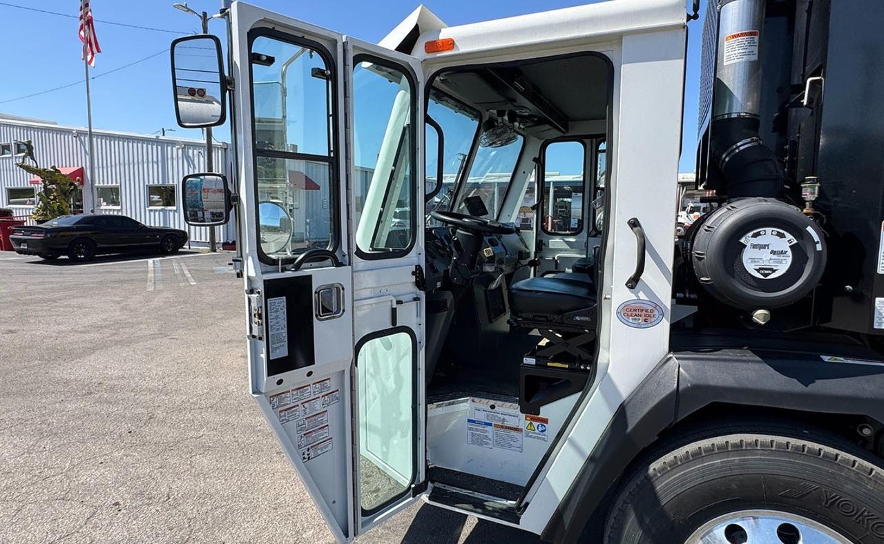 2025 Battle Motors STRIKER 20 yard Pac-Mac Rear Loader Garbage Truck Tampa FL