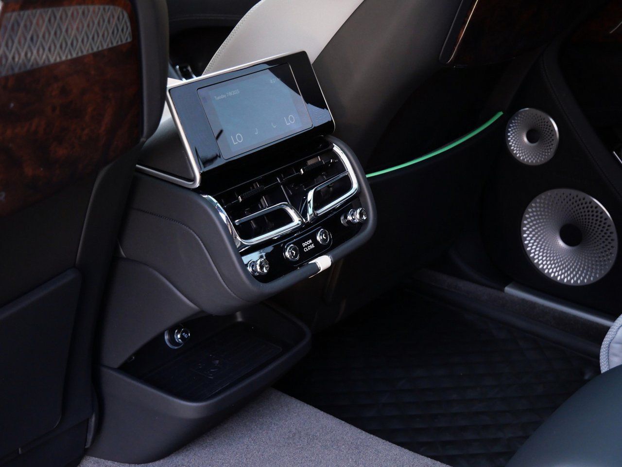 2025 Bentley Bentayga EWB Mulliner Mulliner Lawrence KS