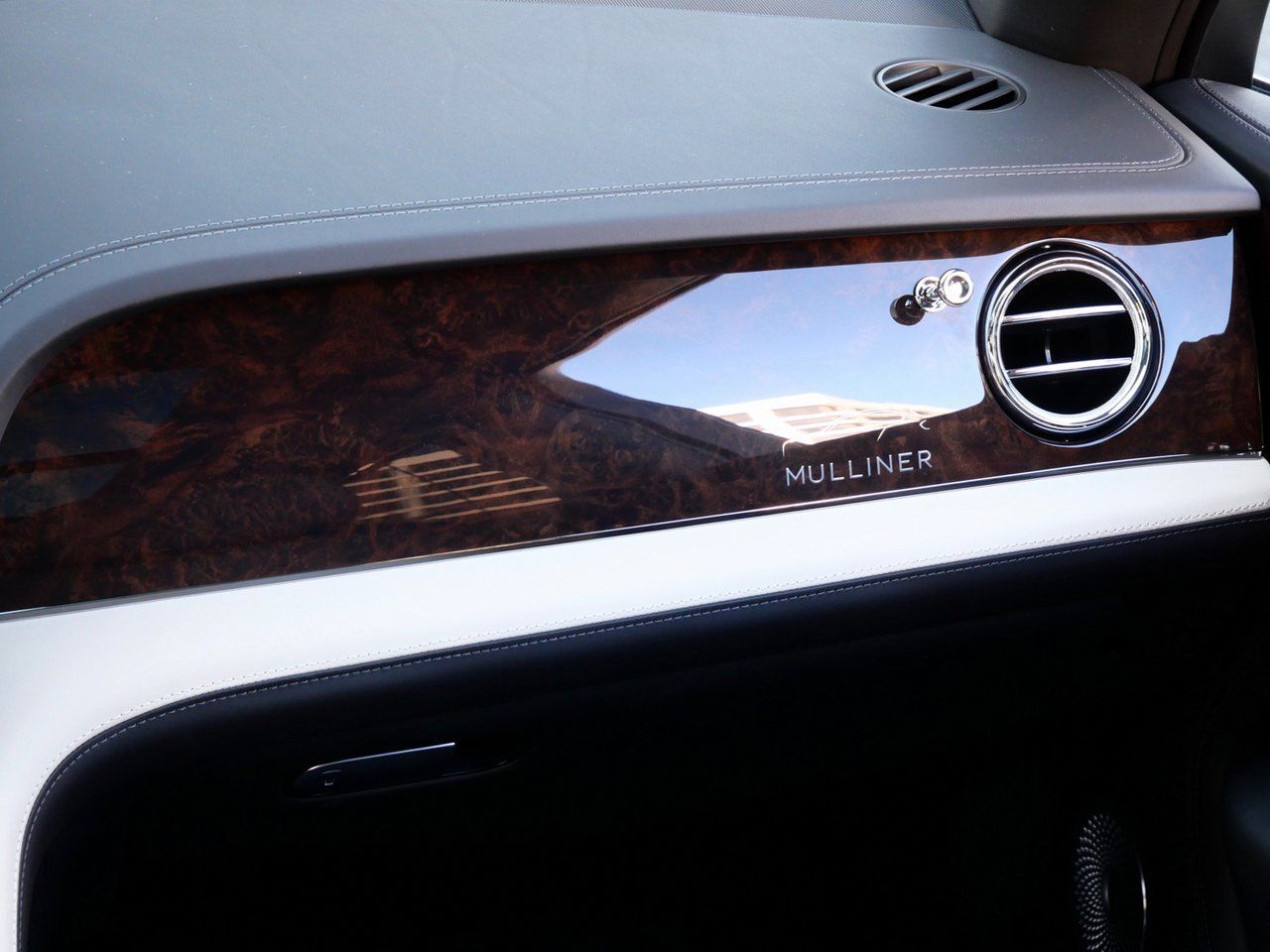 2025 Bentley Bentayga EWB Mulliner Mulliner Lawrence KS