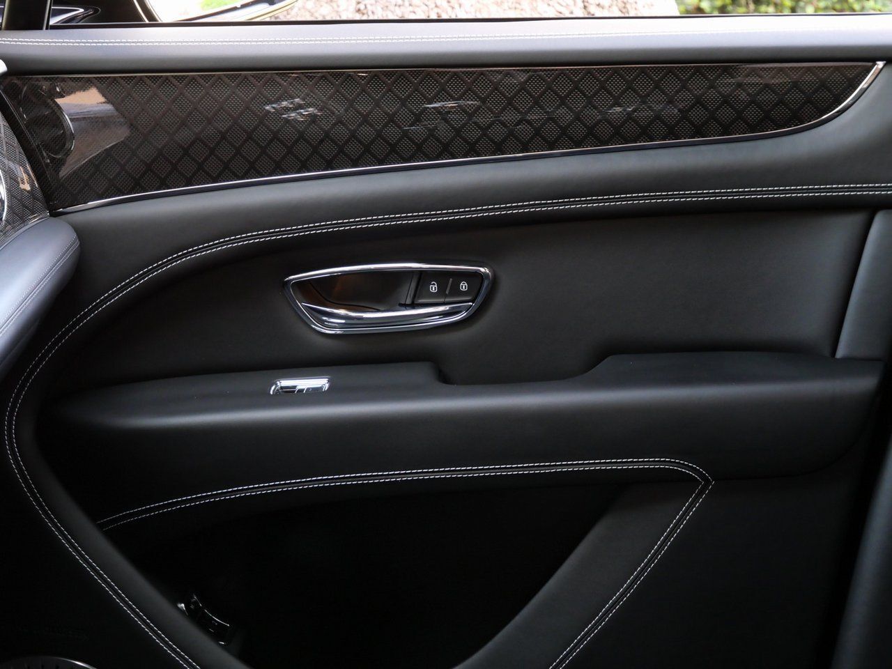 2025 Bentley Bentayga S Black Edition S Black Edition Lawrence KS