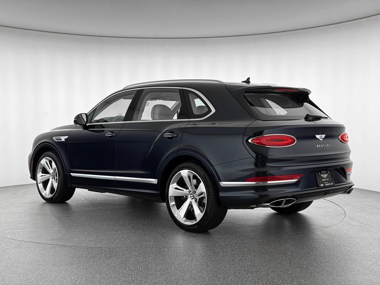 2025 Bentley Bentayga V8 photo 3