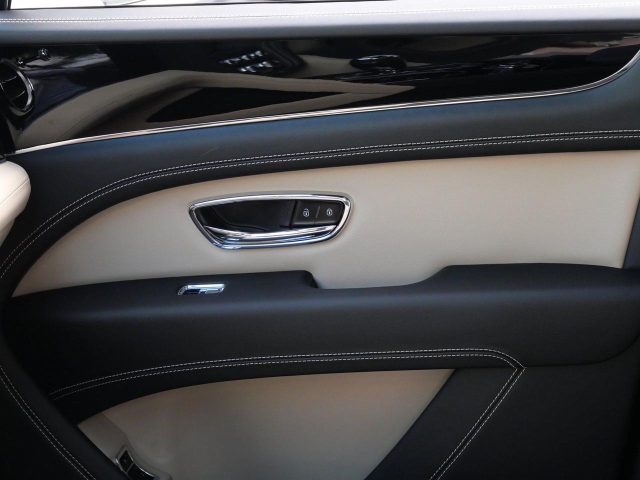 2025 Bentley Bentayga V8 V8 Lawrence KS