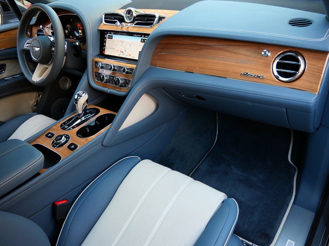 2025 Bentley Bentayga V8 V8 Lawrence KS