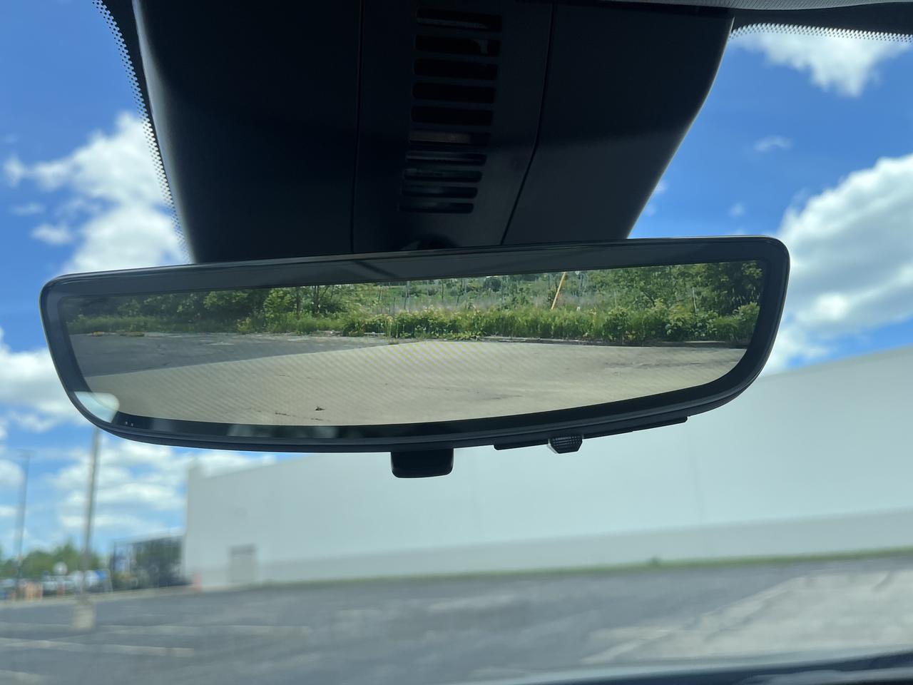 2025 Buick Enclave Avenir AWD SuperCruise TraileringPkgs w/SuperCruise AdptvCrz Sunroof 22s RrCamMrr HD-SrrndVsn Saukville WI