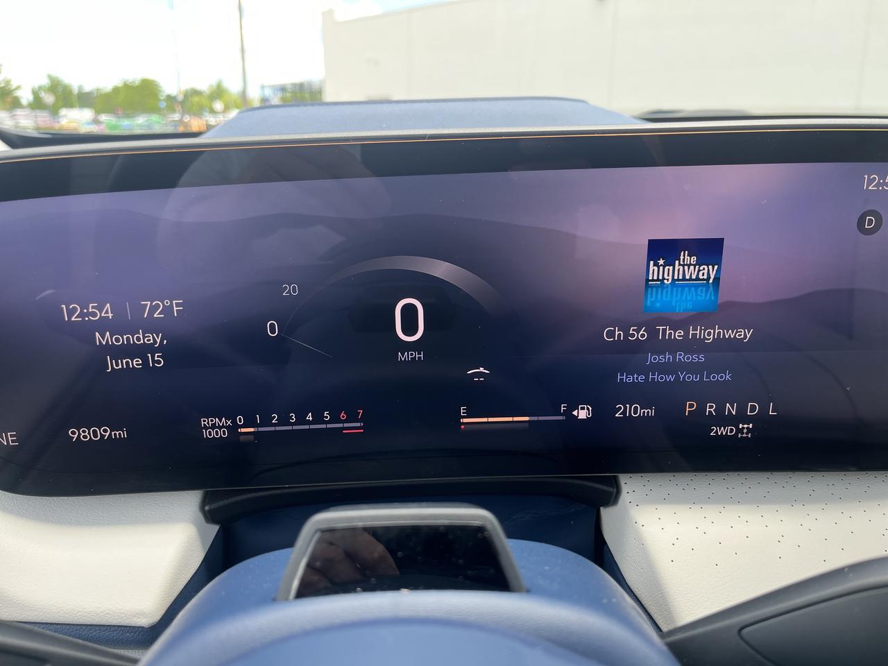 2025 Buick Enclave Avenir AWD SuperCruise TraileringPkgs w/SuperCruise AdptvCrz Sunroof 22s RrCamMrr HD-SrrndVsn Saukville WI