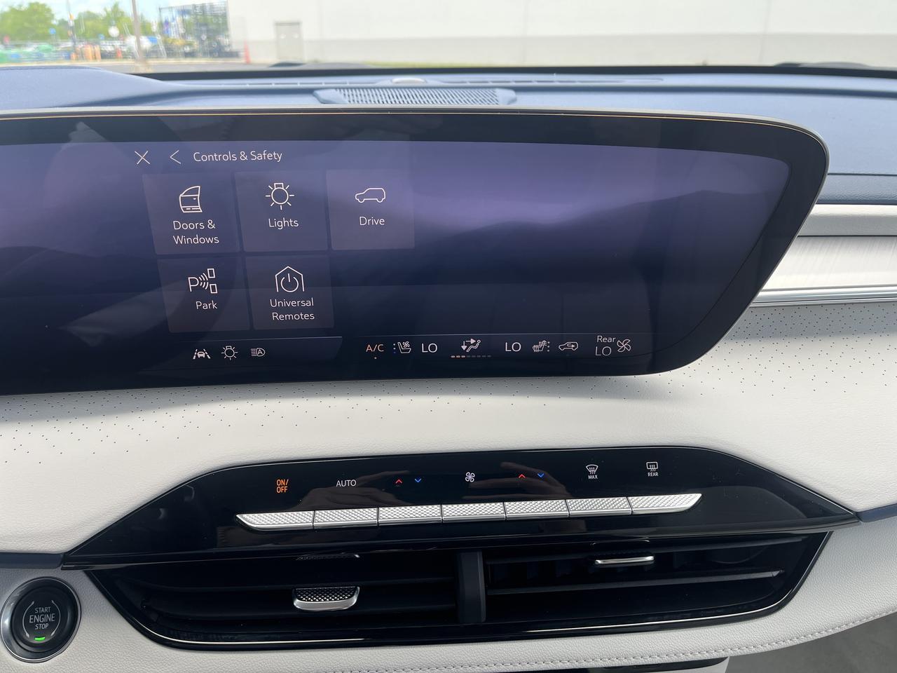 2025 Buick Enclave Avenir AWD SuperCruise TraileringPkgs w/SuperCruise AdptvCrz Sunroof 22s RrCamMrr HD-SrrndVsn Saukville WI