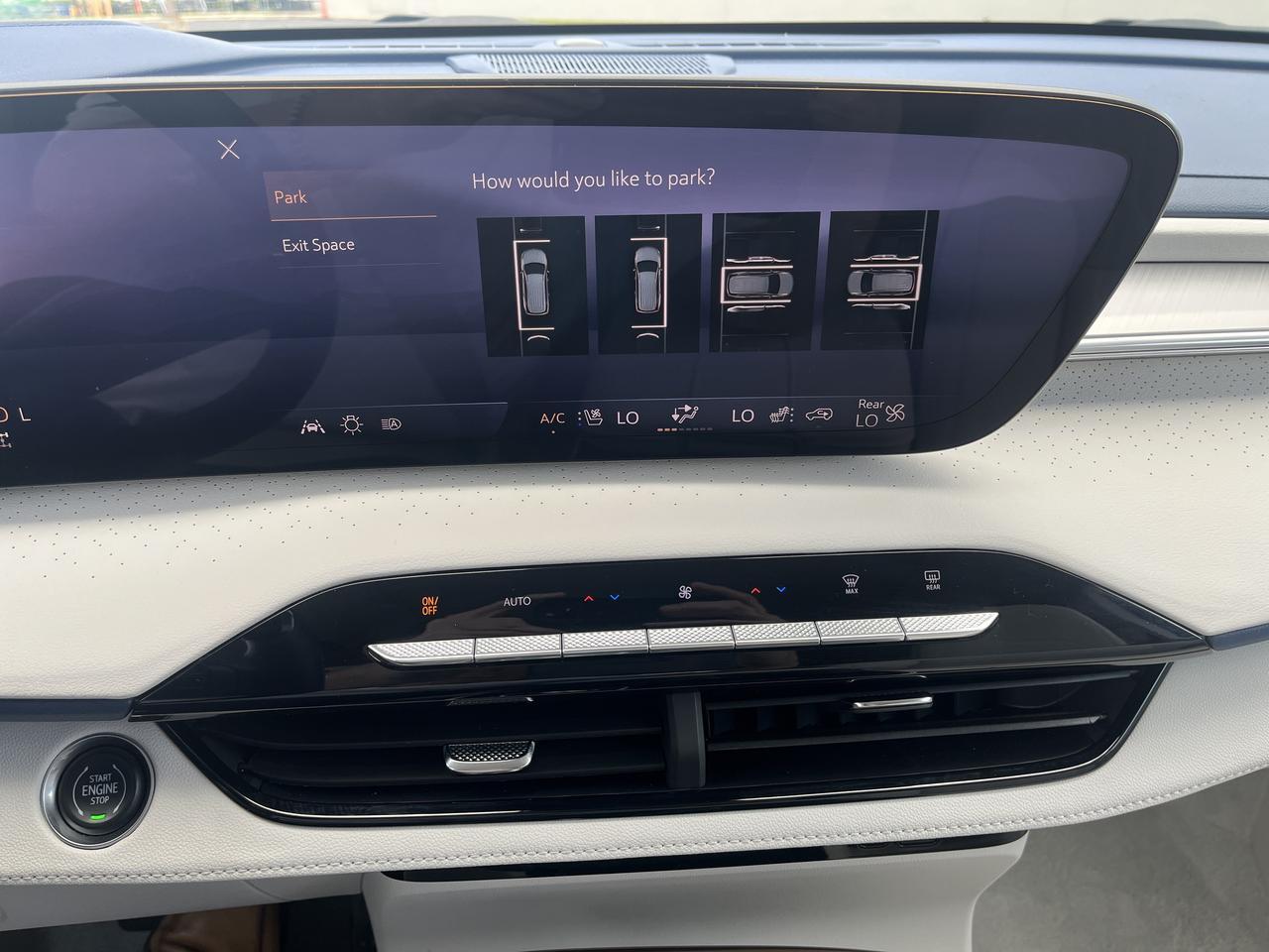 2025 Buick Enclave Avenir AWD SuperCruise TraileringPkgs w/SuperCruise AdptvCrz Sunroof 22s RrCamMrr HD-SrrndVsn Saukville WI