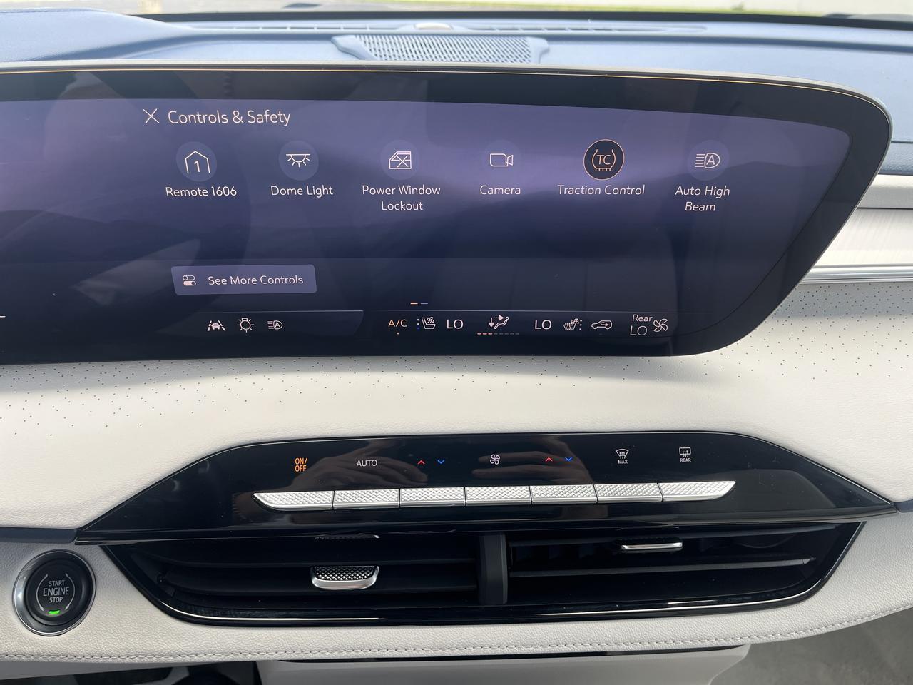 2025 Buick Enclave Avenir AWD SuperCruise TraileringPkgs w/SuperCruise AdptvCrz Sunroof 22s RrCamMrr HD-SrrndVsn Saukville WI