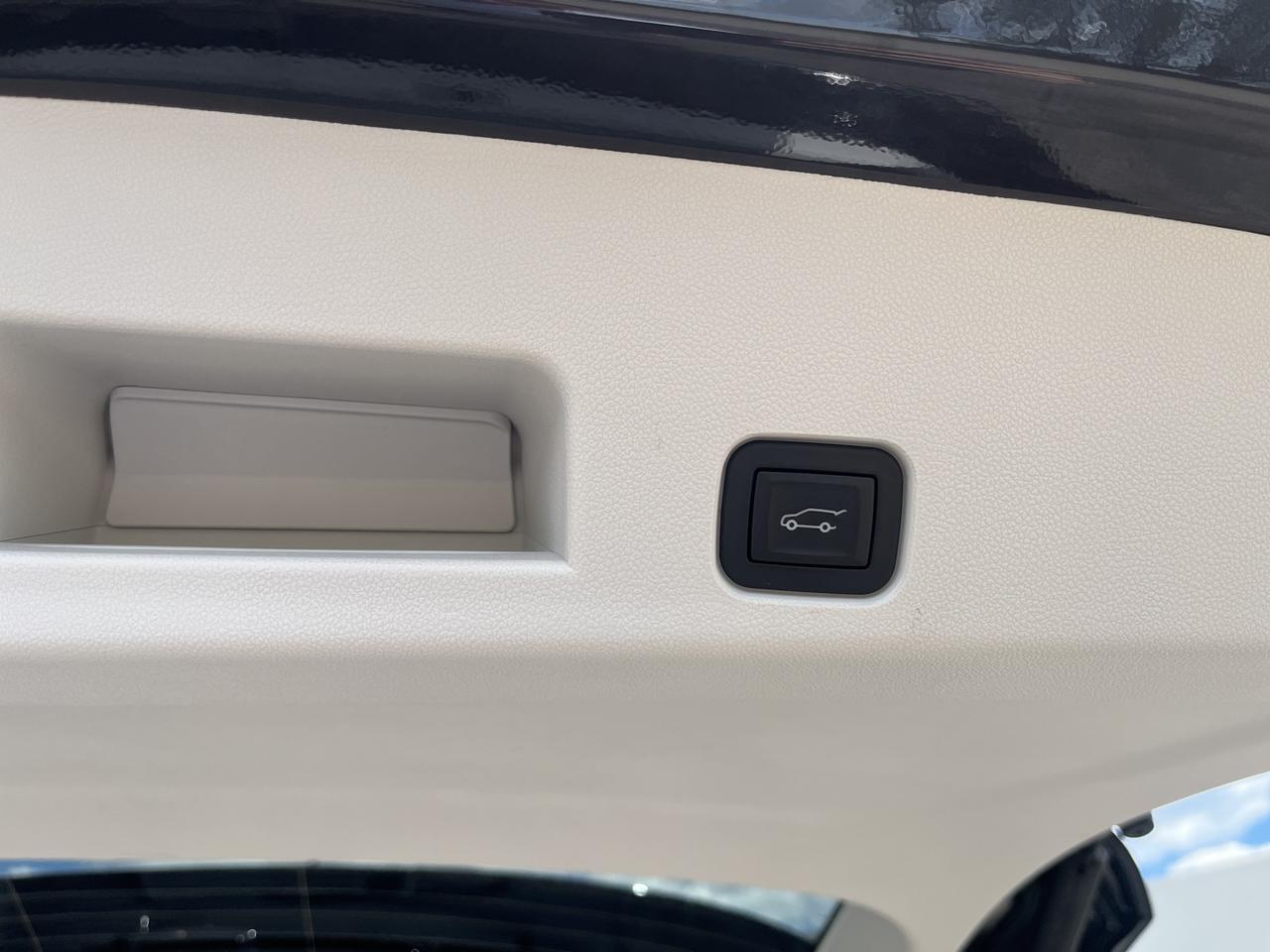 2025 Buick Enclave Avenir AWD SuperCruise TraileringPkgs w/SuperCruise AdptvCrz Sunroof 22s RrCamMrr HD-SrrndVsn Saukville WI