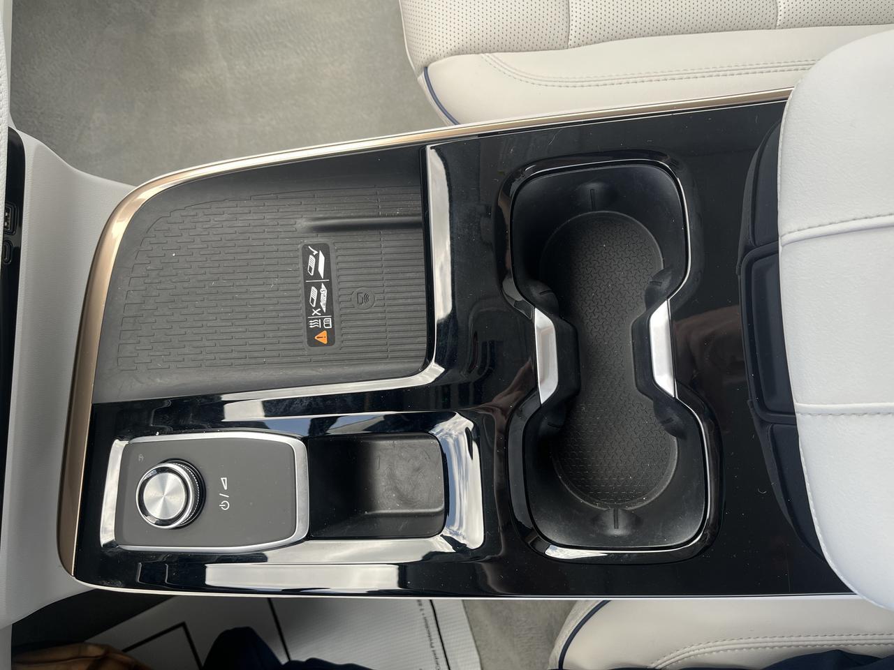 2025 Buick Enclave Avenir AWD SuperCruise TraileringPkgs w/SuperCruise AdptvCrz Sunroof 22s RrCamMrr HD-SrrndVsn Saukville WI