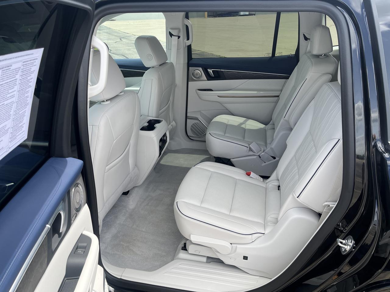 2025 Buick Enclave Avenir AWD SuperCruise TraileringPkgs w/SuperCruise AdptvCrz Sunroof 22s RrCamMrr HD-SrrndVsn Saukville WI