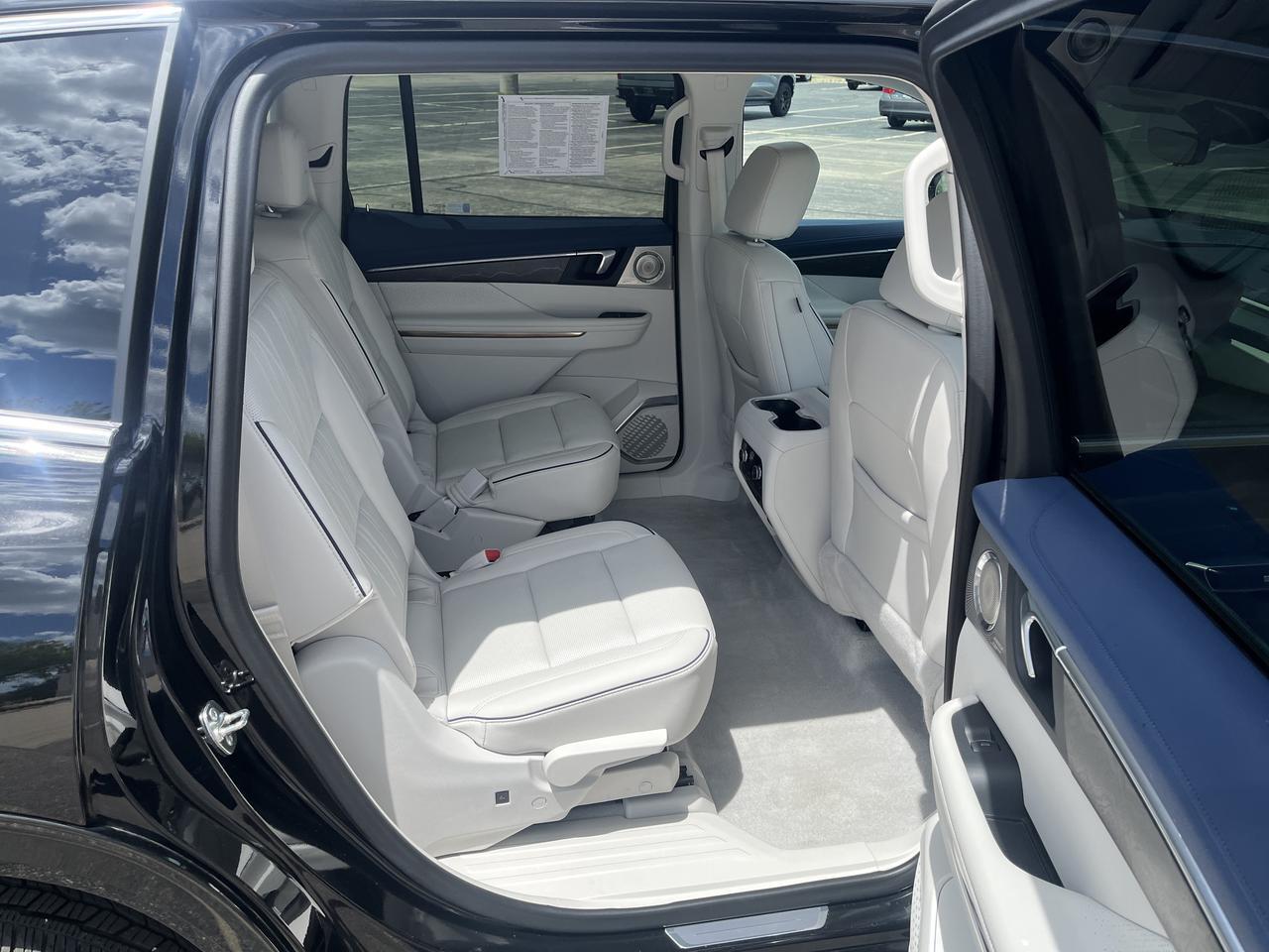 2025 Buick Enclave Avenir AWD SuperCruise TraileringPkgs w/SuperCruise AdptvCrz Sunroof 22s RrCamMrr HD-SrrndVsn Saukville WI