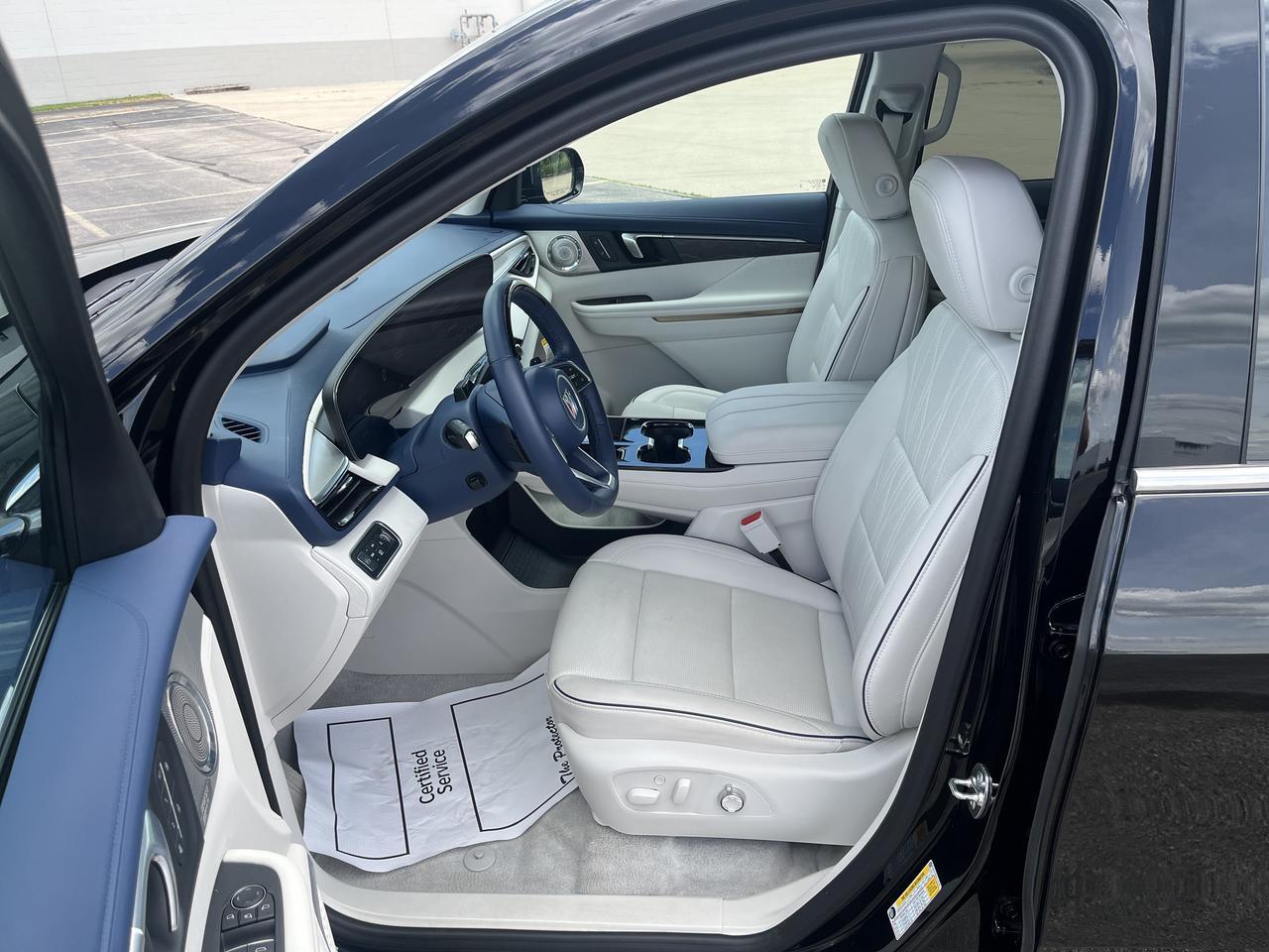 2025 Buick Enclave Avenir AWD SuperCruise TraileringPkgs w/SuperCruise AdptvCrz Sunroof 22s RrCamMrr HD-SrrndVsn Saukville WI