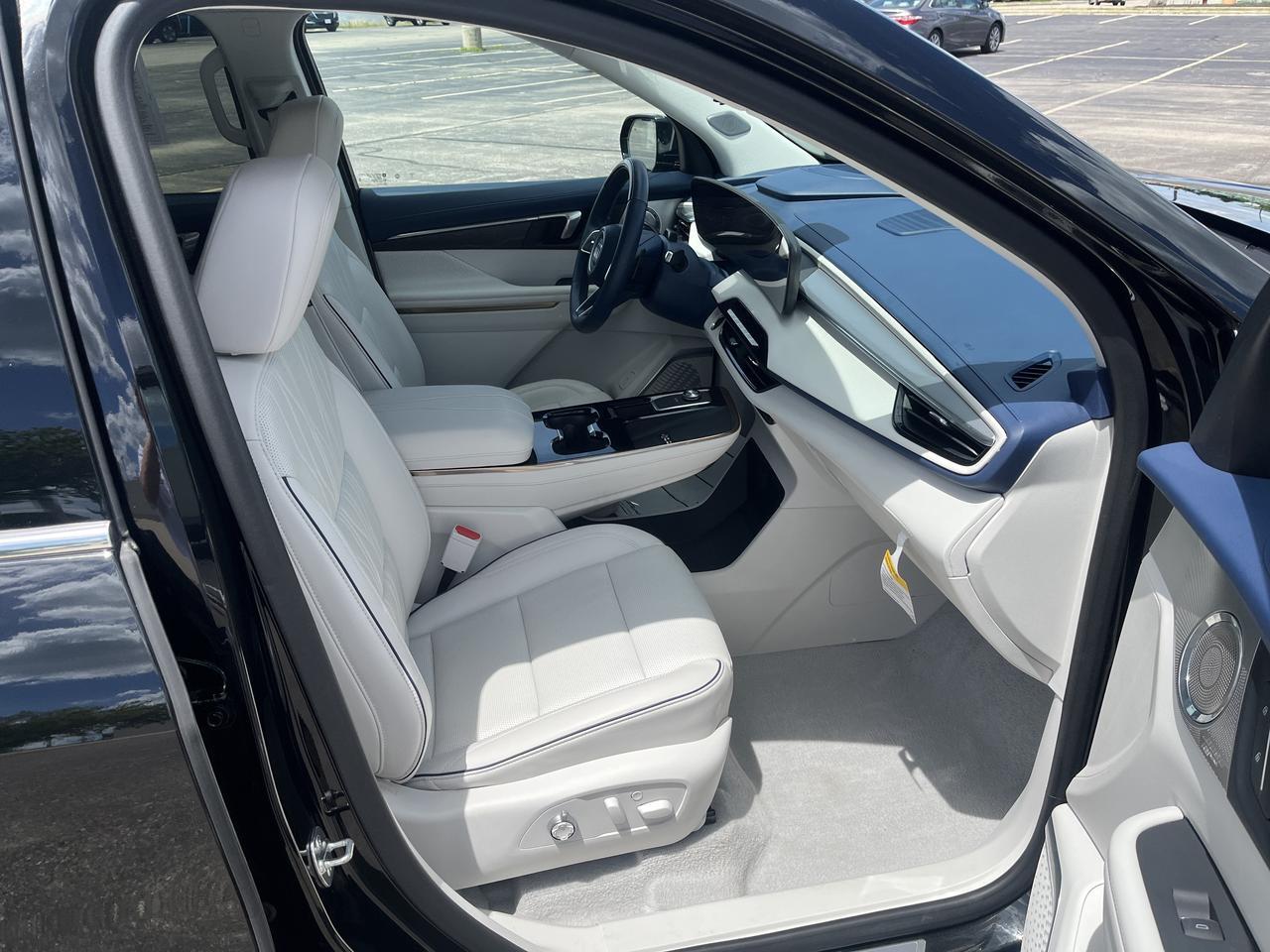 2025 Buick Enclave Avenir AWD SuperCruise TraileringPkgs w/SuperCruise AdptvCrz Sunroof 22s RrCamMrr HD-SrrndVsn Saukville WI