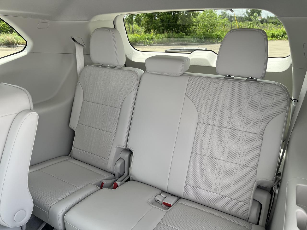 2025 Buick Enclave Avenir AWD SuperCruise TraileringPkgs w/SuperCruise AdptvCrz Sunroof 22s RrCamMrr HD-SrrndVsn Saukville WI