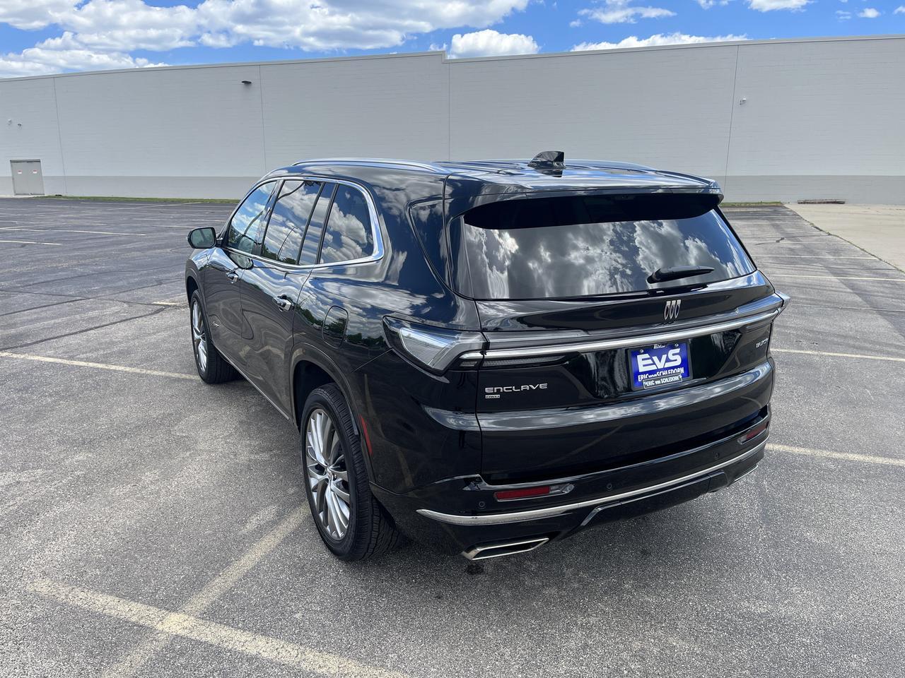2025 Buick Enclave Avenir AWD SuperCruise TraileringPkgs w/SuperCruise AdptvCrz Sunroof 22s RrCamMrr HD-SrrndVsn Saukville WI