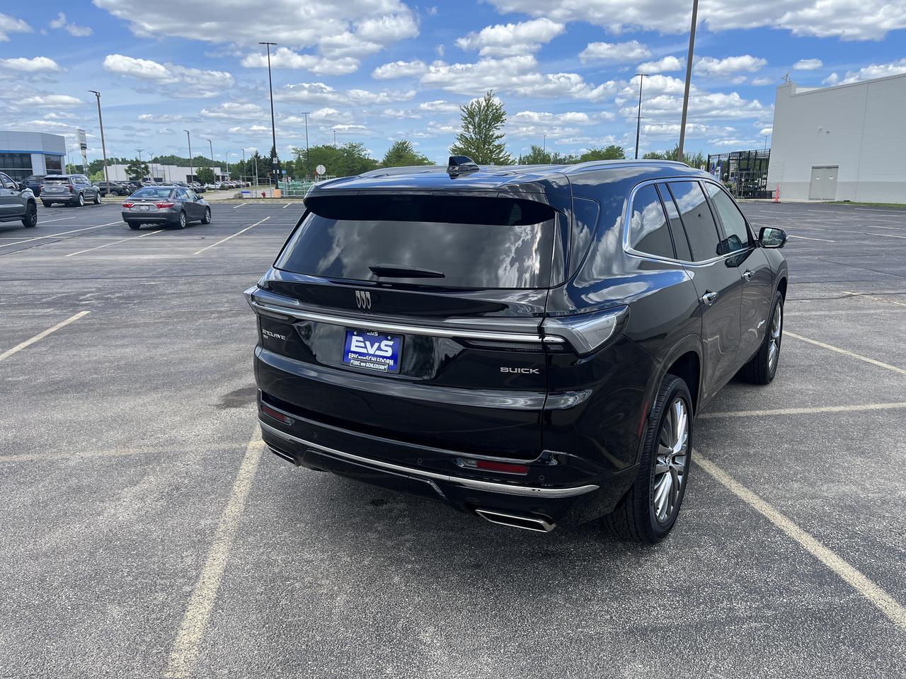 2025 Buick Enclave Avenir AWD SuperCruise TraileringPkgs w/SuperCruise AdptvCrz Sunroof 22s RrCamMrr HD-SrrndVsn Saukville WI